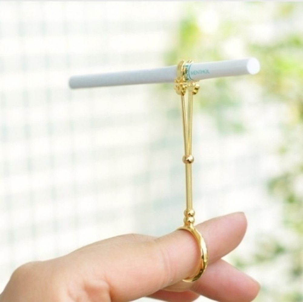 Cigarette holder